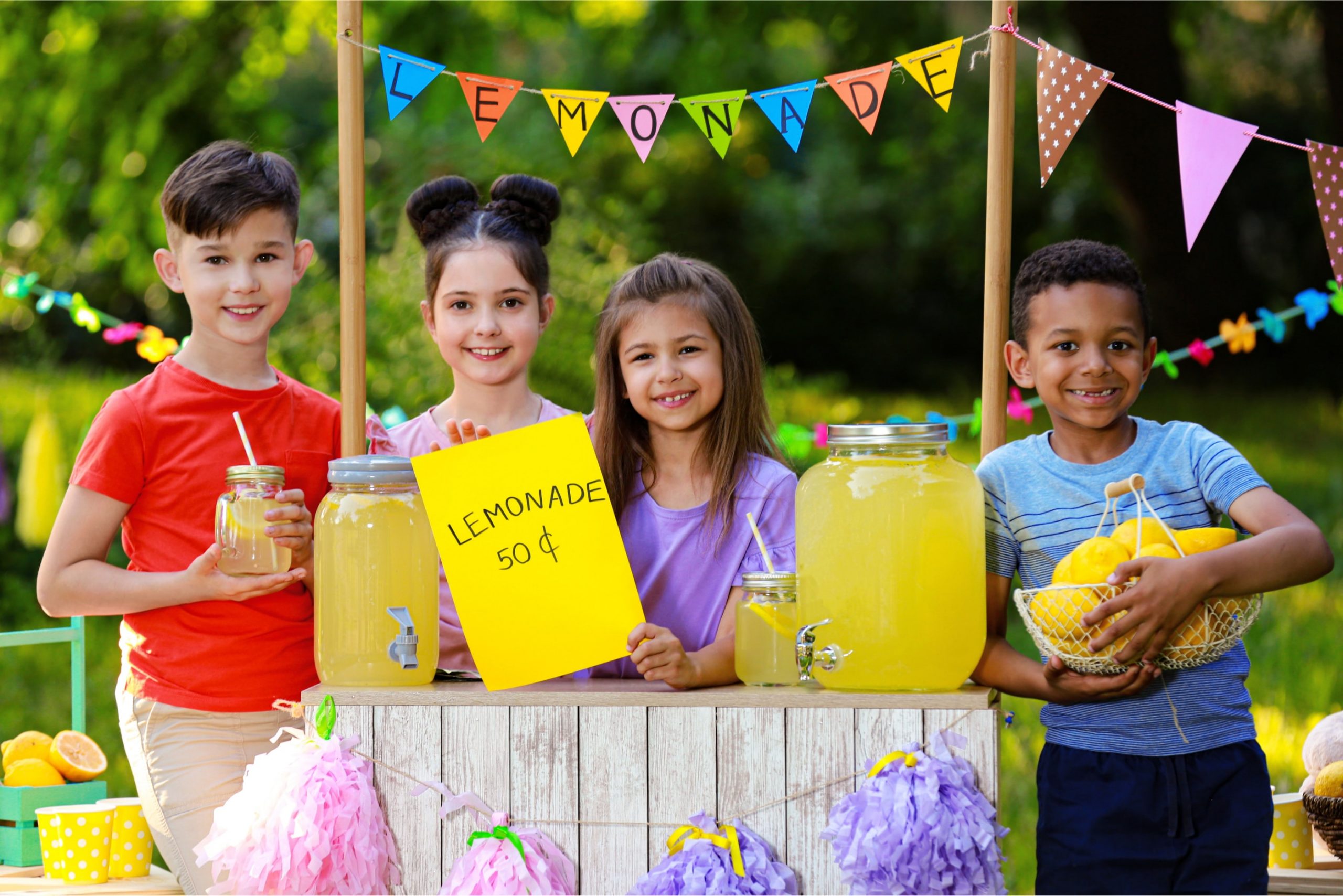 children at lemonade stand