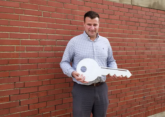 Alex Zarycki headshot