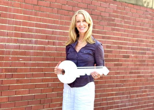 Suzanne Dannemiller headshot